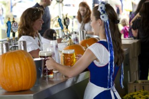 CV_Oktoberfest_2012 beer maiden